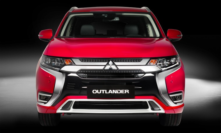 Mitsubishi Outlander nâng cấp 14 điểm, giá không đổi ảnh 3