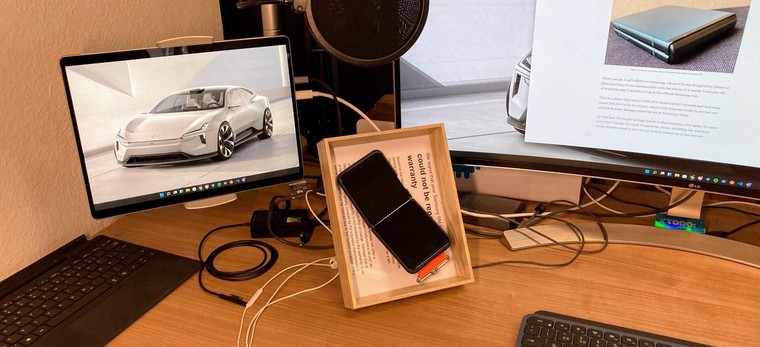 Samsung từ chối bảo hành Galaxy Z Flip 3 hỏng màn hình, khách hàng đưa điện thoại vào 'tủ kính' ảnh 1