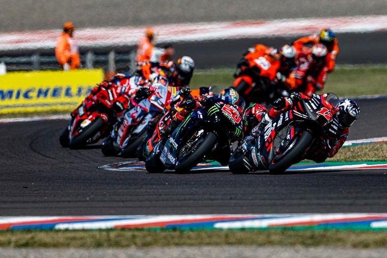 Aprilia chinh phục chặng đua ở Argentina, đánh dấu chiến thắng đầu tiên trong lịch sử MotoGP ảnh 2