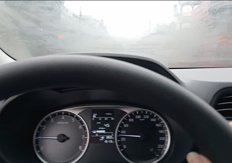 Nissan Almera sẽ được khắc phục tình trạng hấp hơi kính lái từ tháng 5 ảnh 1