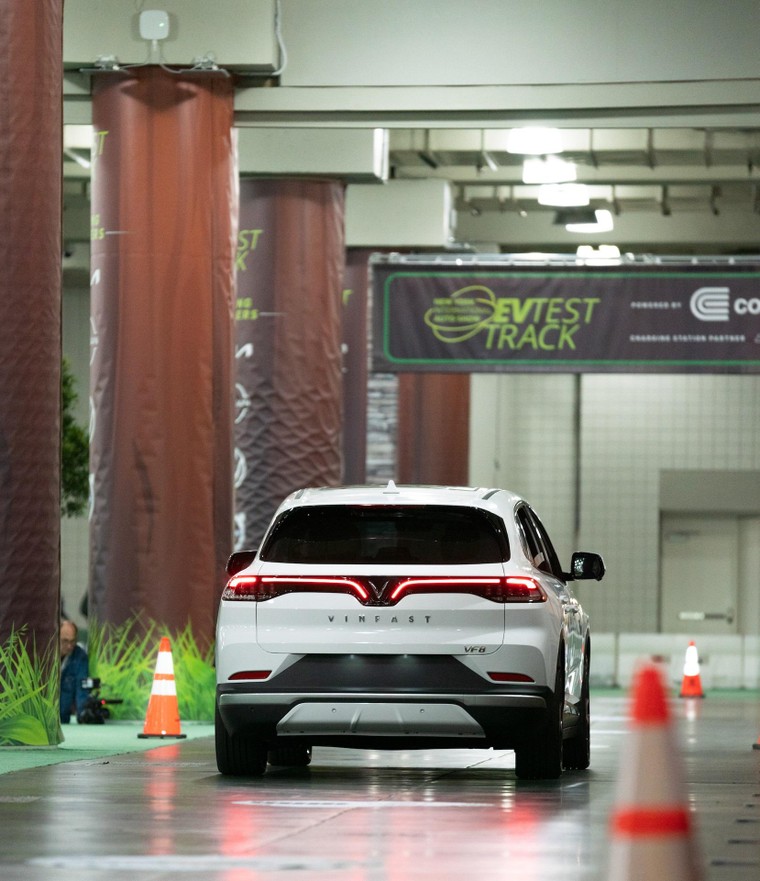 VinFast VF 8 được người Mỹ khen hết lời khi lăn bánh tại New York ảnh 4