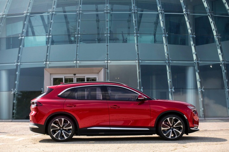 VinFast và FCA công bố giải pháp tài chính cho thuê xe VF 8 và VF 9 tại Châu Âu ảnh 2