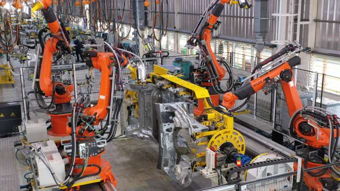 Mercedes-Benz Việt Nam đầu tư mạnh mẽ vào hệ thống dây chuyền sản xuất và lắp ráp ảnh 2