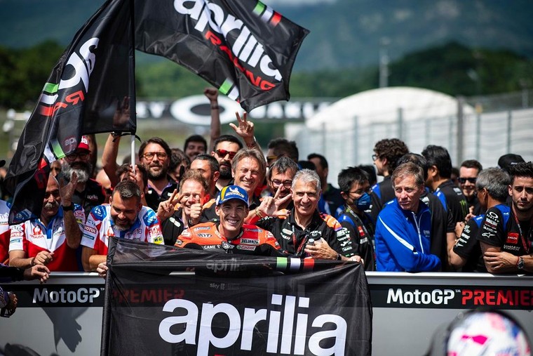 Espargaró và Aprilia một lần nữa lên bục ngay tại Mugello! ảnh 2