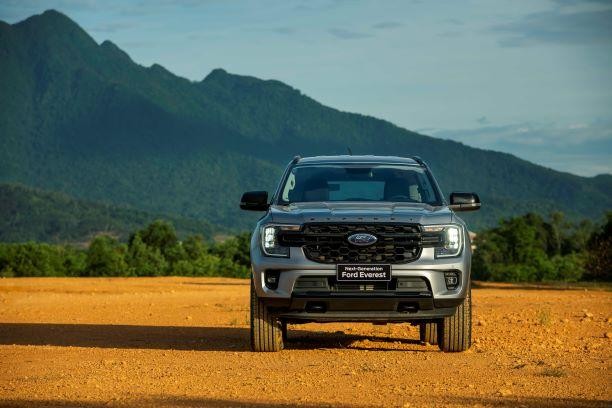 Ford Everest ra mắt thế hệ với mới 4 phiên bản, giá từ 1,1 tỷ ảnh 1