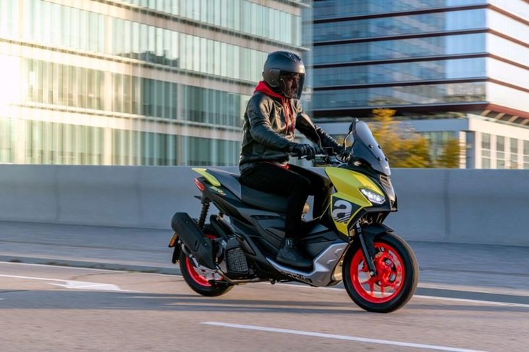 Piaggio Việt Nam ra mắt Aprilia SR GT 200 - Đỉnh cao về hiệu suất và thiết kế ảnh 12
