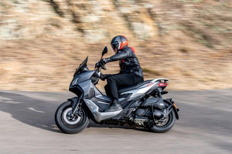 Piaggio Việt Nam ra mắt Aprilia SR GT 200 - Đỉnh cao về hiệu suất và thiết kế ảnh 6