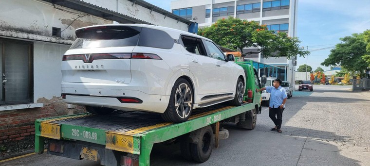 Bắt gặp VinFast VF9 đang trên đường đi đăng kiểm ảnh 2