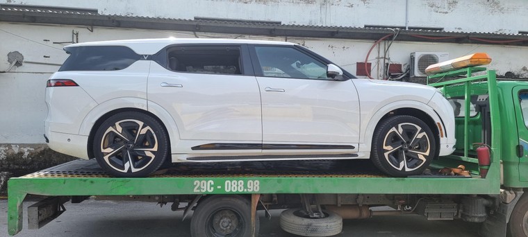 Bắt gặp VinFast VF9 đang trên đường đi đăng kiểm ảnh 1