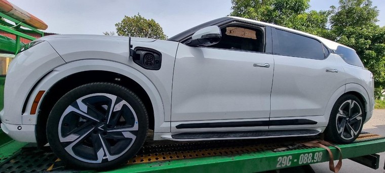 Bắt gặp VinFast VF9 đang trên đường đi đăng kiểm ảnh 4