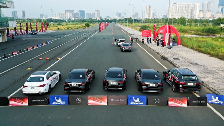 Trải nghiệm 14 dòng xe Mercedes-Benz tại sự kiện Mercedes-Benz Driving Festival ảnh 1