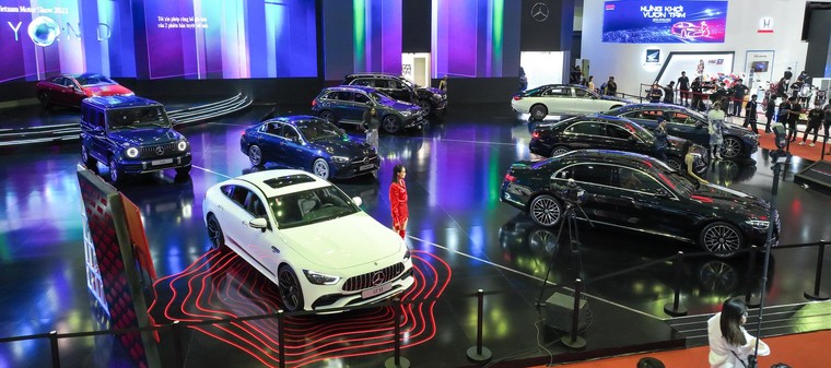 Mercedes-Benz gây choáng ngợp với dàn 17 chiếc xe siêu sang ảnh 1