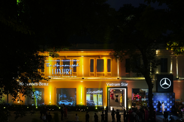 Khai trương đại lý Mercedes-Benz Vietnam Star hoàn kiếm ảnh 2