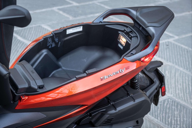 Piaggio Beverly S và Piaggio MP3 Sport - Trải nghiệm công nghệ xe tay ga đỉnh cao ảnh 5