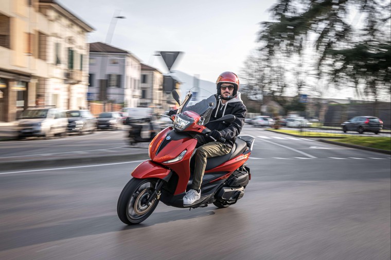 Piaggio Beverly S và Piaggio MP3 Sport - Trải nghiệm công nghệ xe tay ga đỉnh cao ảnh 3