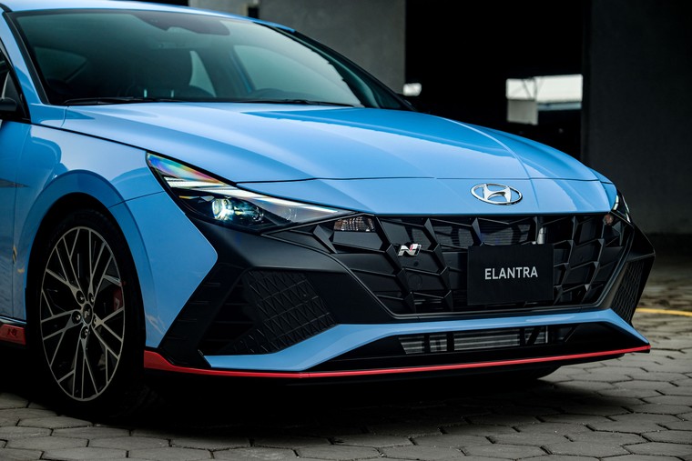 Hyundai Elantra N - “mẫu xe đua đường phố” chính thức trưng bày tại Việt Nam ảnh 2