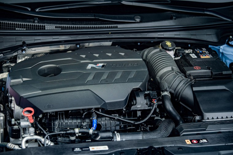 Hyundai Elantra N - “mẫu xe đua đường phố” chính thức trưng bày tại Việt Nam ảnh 4