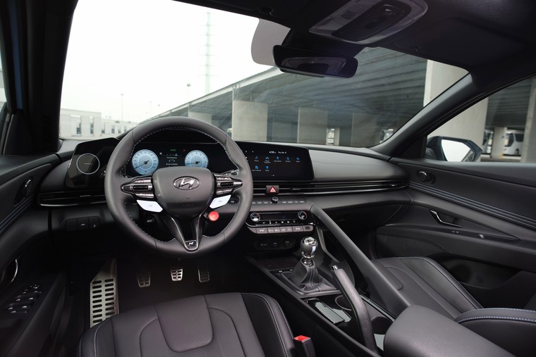 Hyundai Elantra N - “mẫu xe đua đường phố” chính thức trưng bày tại Việt Nam ảnh 3