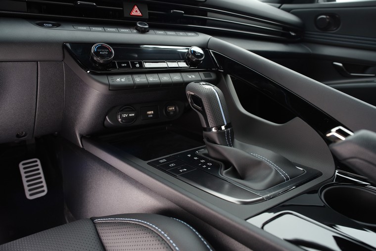 Hyundai Elantra N - “mẫu xe đua đường phố” chính thức trưng bày tại Việt Nam ảnh 5