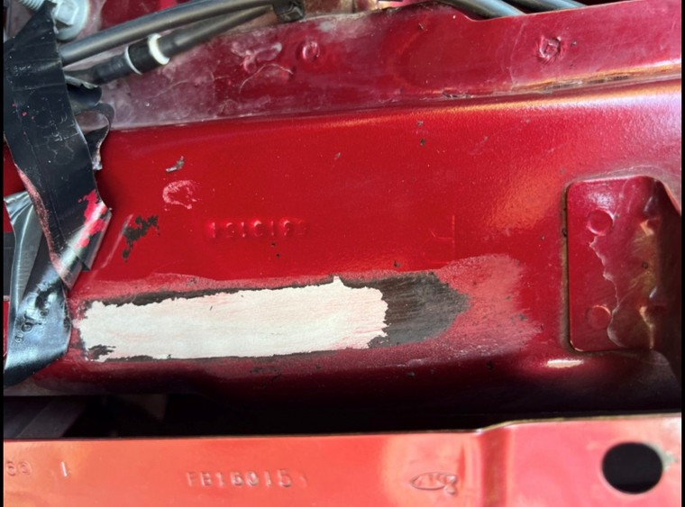 Ford Explorer sửa chữa chính hãng bị mất số khung, chủ xe khởi kiện, yêu cầu đại lý đền bù ảnh 3