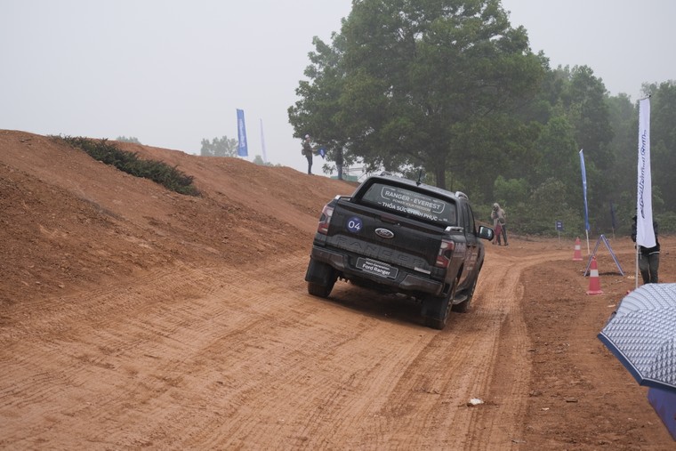 Ford Việt Nam khởi động chương trình hướng dẫn lái xe đường địa hình an toàn ảnh 6