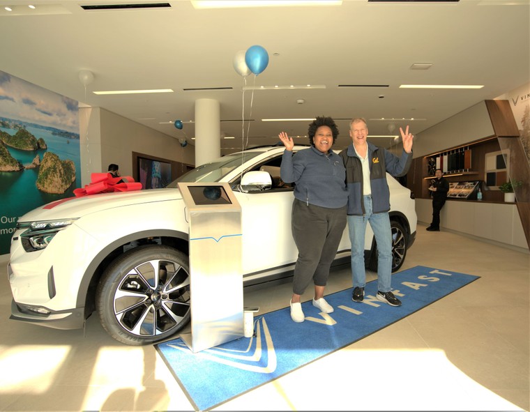 Hôm nay: VinFast chính thức bàn giao xe cho khách hàng Mỹ ảnh 1