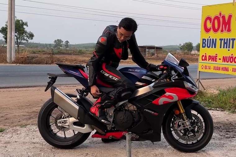 Youtuber nói xe lỗi, ngang nhiên chạy mô tô 150km/h trên quốc lộ 1A ảnh 2