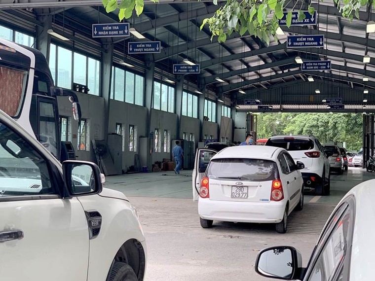 Lực lượng quân đội chính thức hỗ trợ đăng kiểm ô tô tại Hà Nội ảnh 2