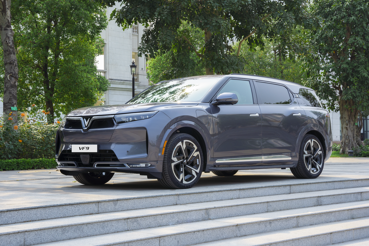 VinFast chính thức bàn giao VF9 đến tay khách hàng Việt Nam ảnh 1