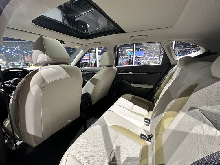 Ảnh thực tế KIA Seltos 2024: cao cấp hơn, bổ sung trang bị ảnh 10