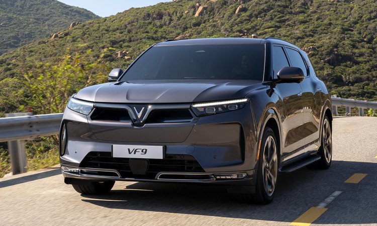 VinFast bàn giao hơn 1.200 xe VF8, hơn 2.300 xe VF e34 trong tháng 4 ảnh 1