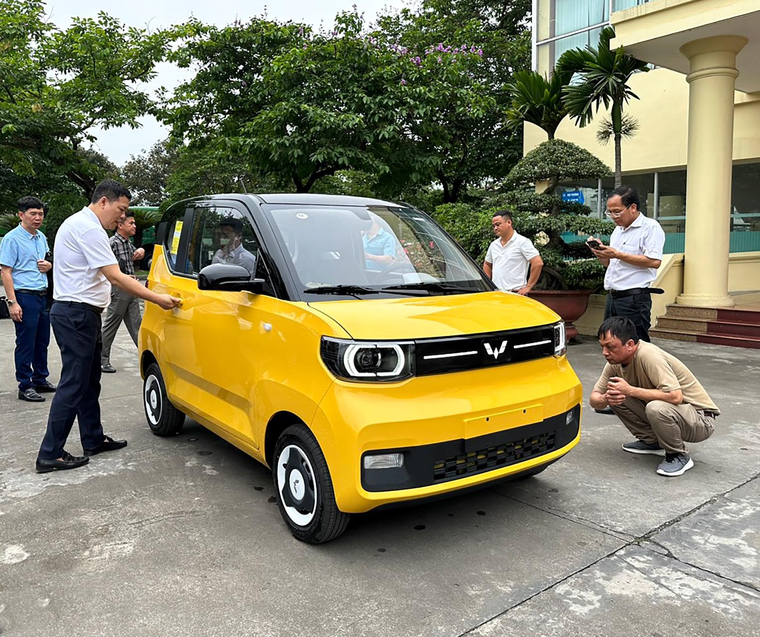 Ô tô điện mini Wuling HongGuang MiniEV lần đầu lộ diện tại Việt Nam ảnh 1