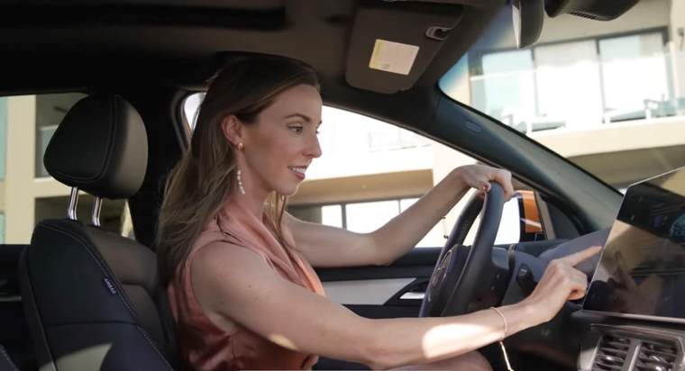 Nữ KOL nổi tiếng người Mỹ: VF 8 sẽ được chào đón khi đến với NewYork ảnh 2