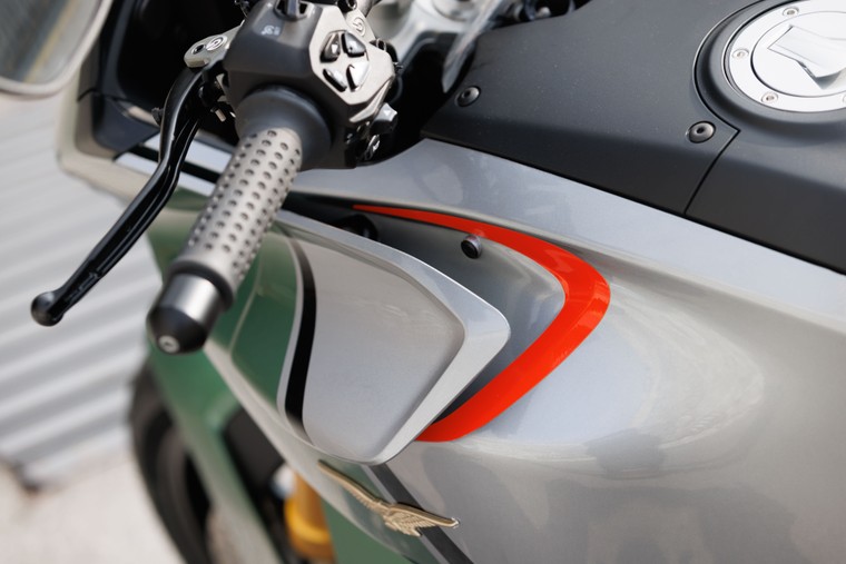 Chi tiết Moto Guzzi V100 Mandello - Mẫu xe tiên phong với tính năng 'độc nhất vô nhị' ảnh 4