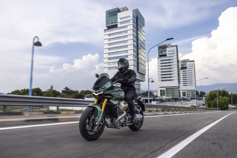 Chi tiết Moto Guzzi V100 Mandello - Mẫu xe tiên phong với tính năng 'độc nhất vô nhị' ảnh 3