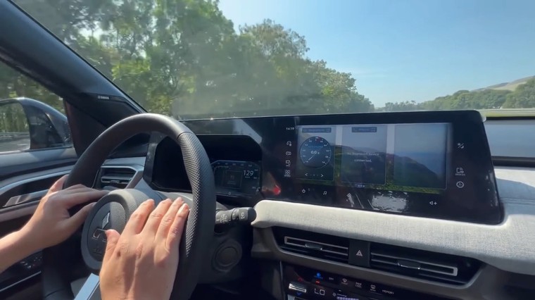 Lộ diện Mitsubishi Xforce phiên bản tay lái thuận ảnh 2