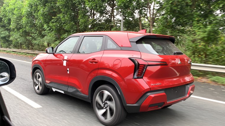 Mitsubishi XForce tiếp tục lộ diện khi chạy thử trên đường Việt Nam ảnh 3