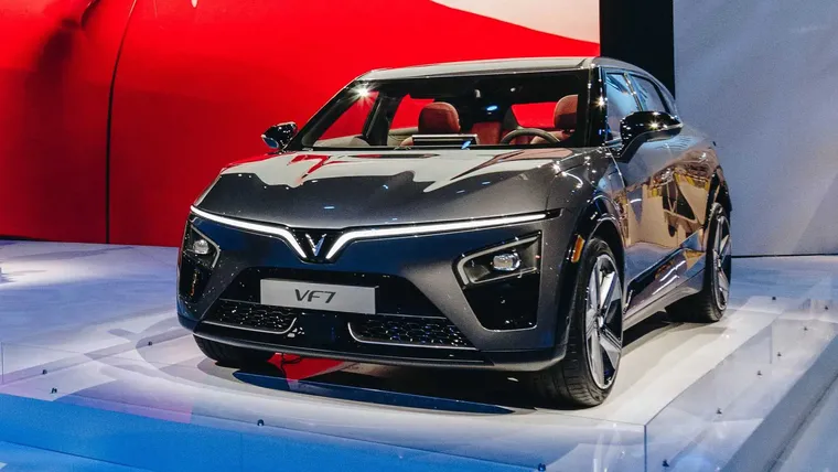 Điểm lại những dấu mốc của VF 7 - mẫu xe “chỉ chờ mở cọc là xuống tiền” ảnh 2