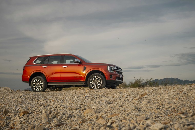 Ford Everest vượt trội so với các đối thủ cùng phân khúc SUV hạng D ảnh 2