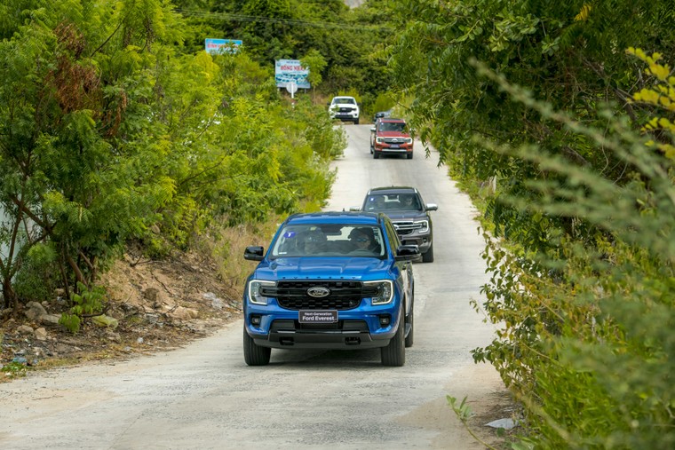 Ford Everest vượt trội so với các đối thủ cùng phân khúc SUV hạng D ảnh 6
