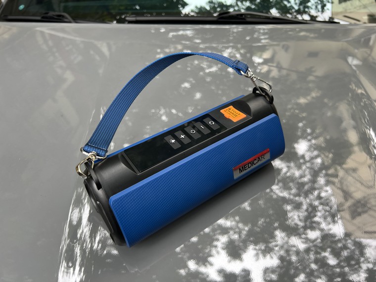 Yên tâm di chuyển trên mọi hành trình với máy bơm lốp kích bình ô tô 4 trong 1 Medicar ảnh 1