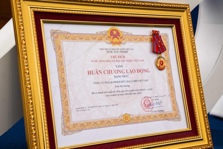 Ford Việt Nam đón nhận Huân chương Lao động hạng Nhất, ghi Kỷ lục bán hàng năm 2023 ảnh 2