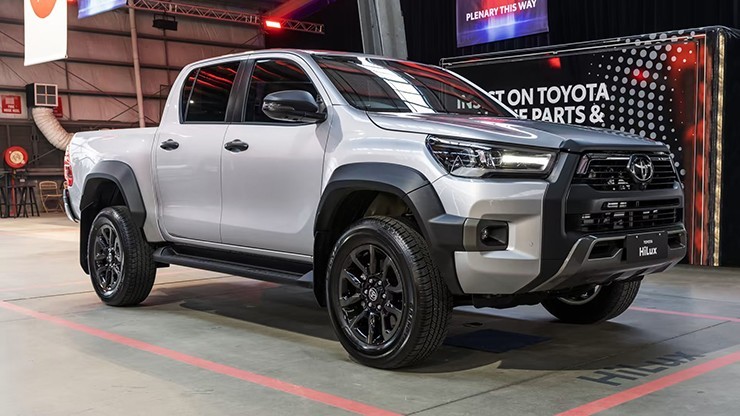 Toyota Việt Nam sẽ đưa Hilux trở lại, giảm giá Veloz Cross và Vios ảnh 3