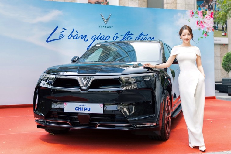 Chi Pu thích thú khi nhận xe VinFast VF9 ảnh 5