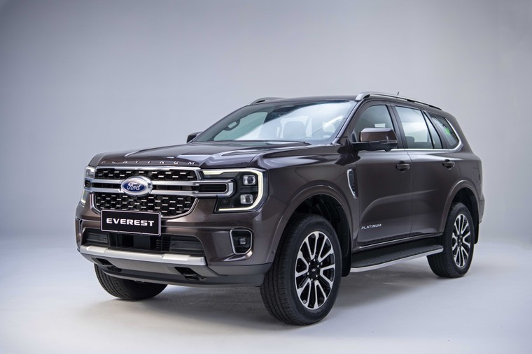 Ford Everest Platinum và Ford Ranger Stormtrak có giá bán chính thức ảnh 1