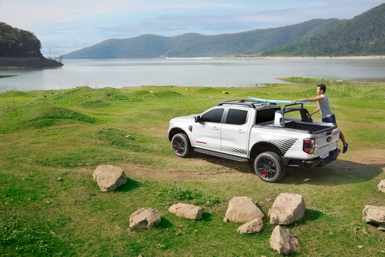Ford Everest Platinum và Ford Ranger Stormtrak có giá bán chính thức ảnh 4
