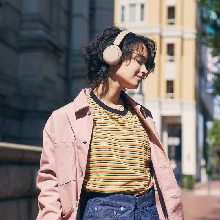 4 mẫu tai nghe chụp tai với công năng cách âm tốt đi đôi cùng 'ngoại hình' thời trang ảnh 1