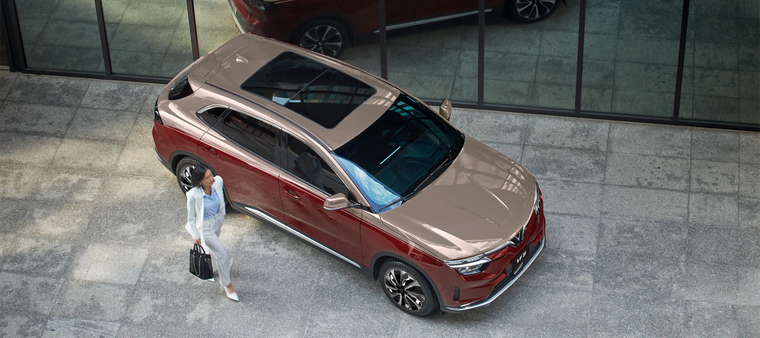 VinFast tái định vị VF 8 với phiên bản 'Thăng hạng đẳng cấp' VF 8 Lux ảnh 1