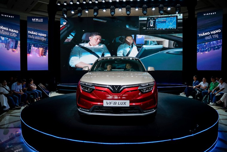 Chuyên gia bất ngờ về khả năng đối đáp như người thật của trợ lý ảo ViVi trên VinFast VF 8 Lux ảnh 1