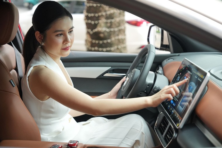 Chuyên gia bất ngờ về khả năng đối đáp như người thật của trợ lý ảo ViVi trên VinFast VF 8 Lux ảnh 2